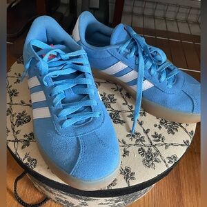 Adidas Sneakers-like New